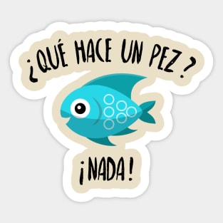 Que hace un pez? Nada - blue fish Sticker